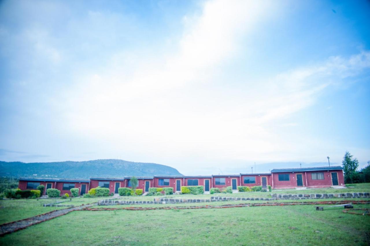 Endeem Mara Resort Ololaimutiek Exterior foto