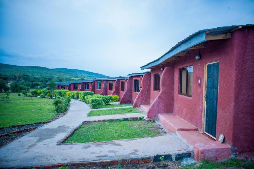Endeem Mara Resort Ololaimutiek Exterior foto